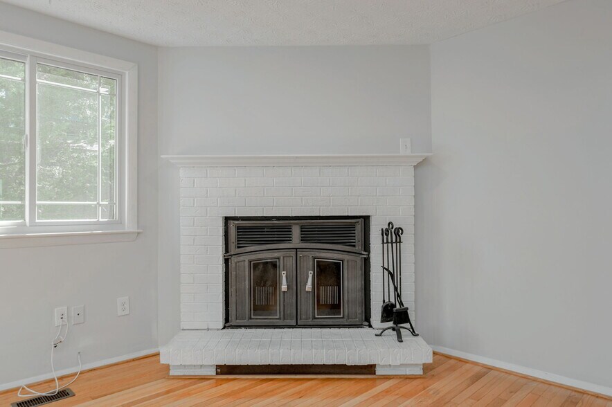 Building Photo - 1638 10th St S