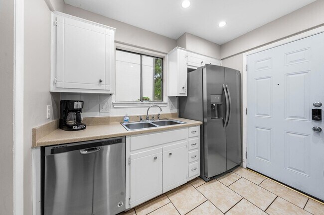Building Photo - 3222 Tamarron Blvd