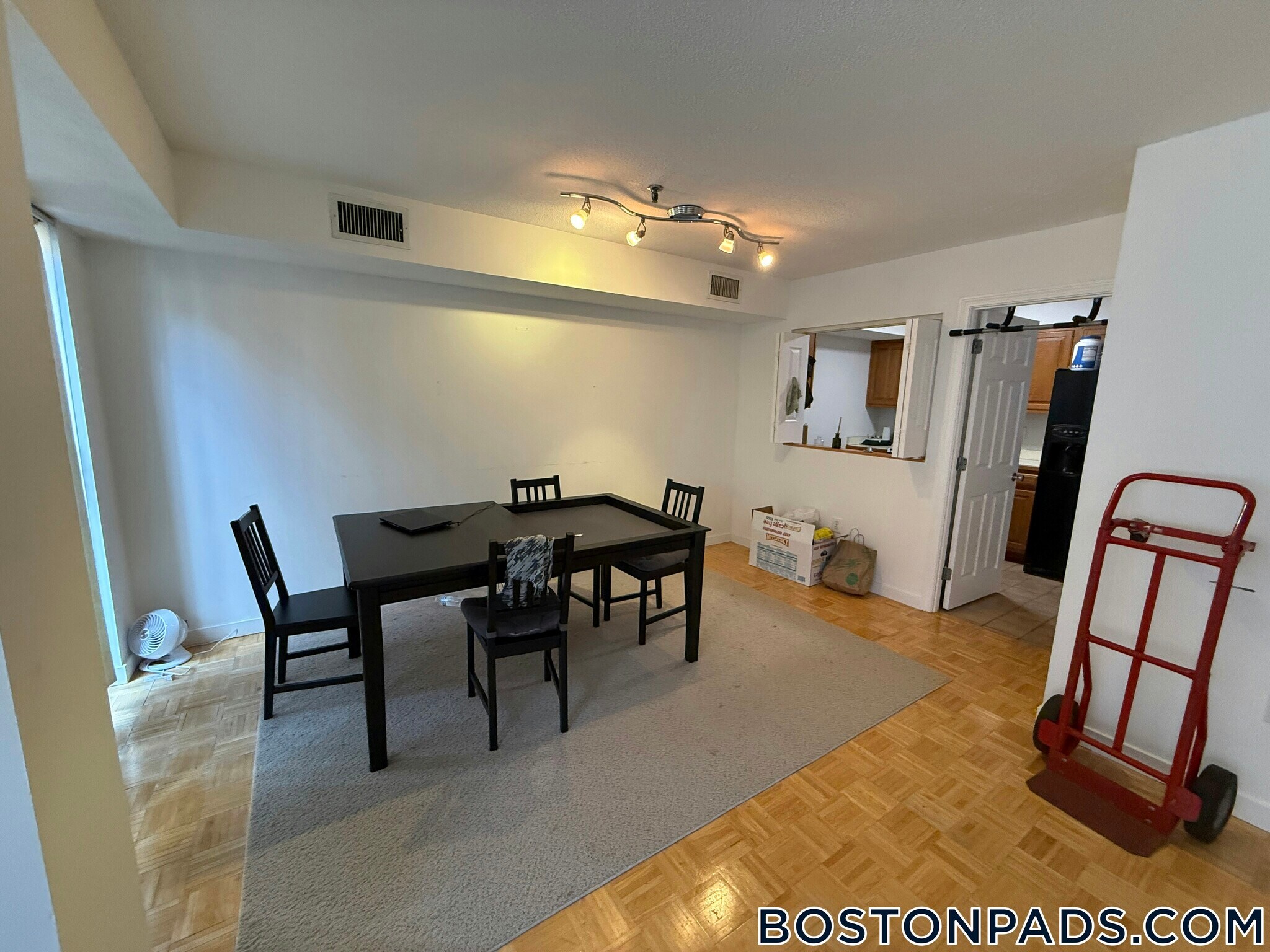 Building Photo - 147 Kelton St