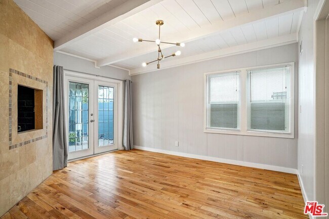 Building Photo - 6134 Longridge Ave