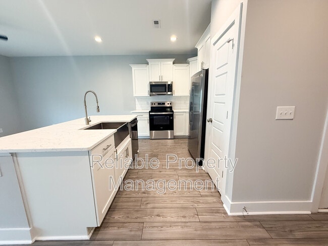 Building Photo - 20 Slater Dr