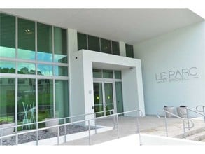 Building Photo - Le Parc at Brickell
