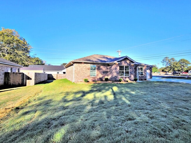 Building Photo - House for Rent - Hartselle - Brand New