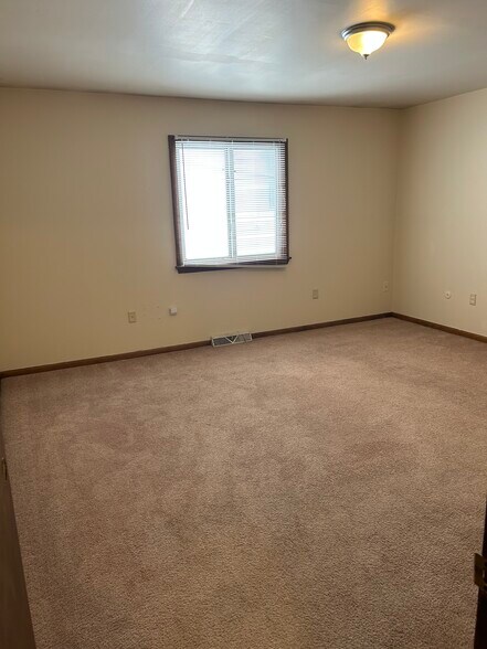 Building Photo - 126A E Main St