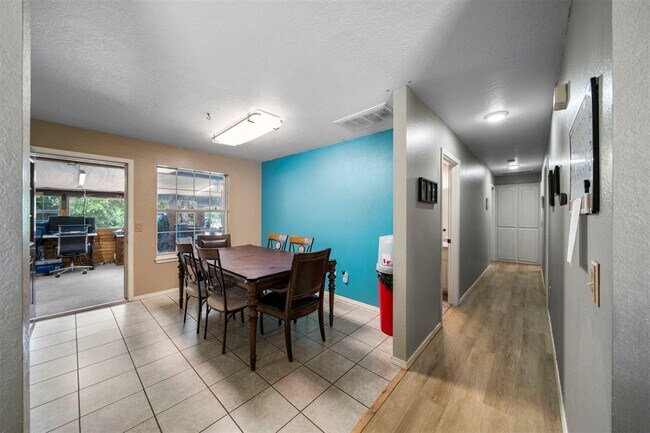 Building Photo - 1829 Ranchwood Dr