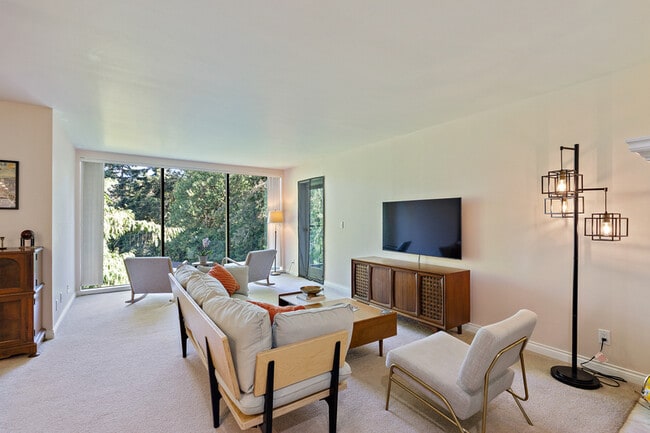 Building Photo - 15512 Country Club Dr