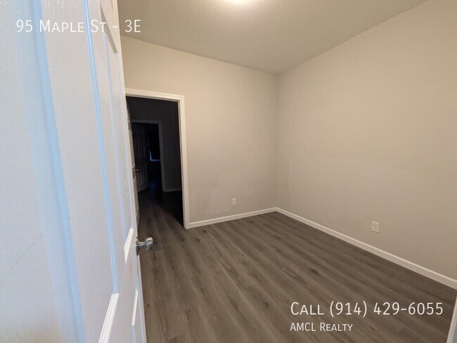 Building Photo - 95 Maple St