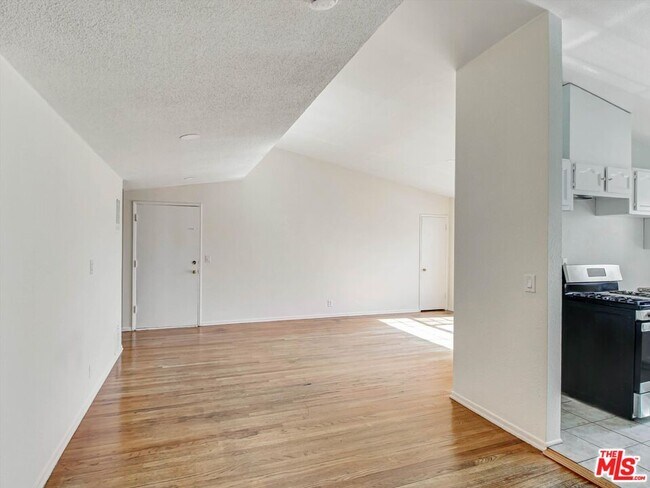 Building Photo - 4841 W 18th St