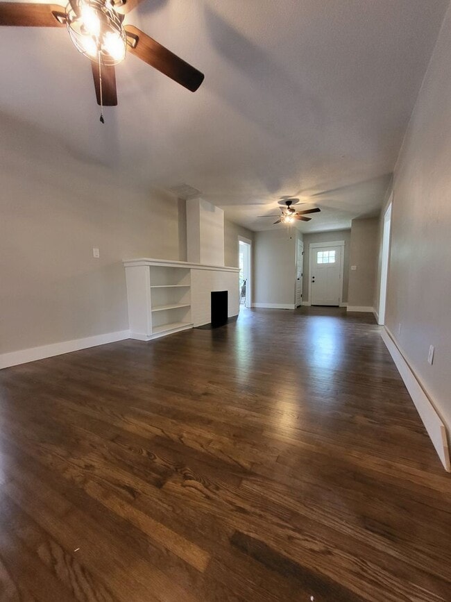 Building Photo - PRELEASING - June 2026 - (3) Bed/(2) Bath ...