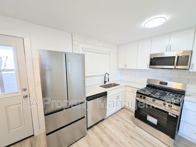 Building Photo - 3712 Bryn Mawr Dr NE