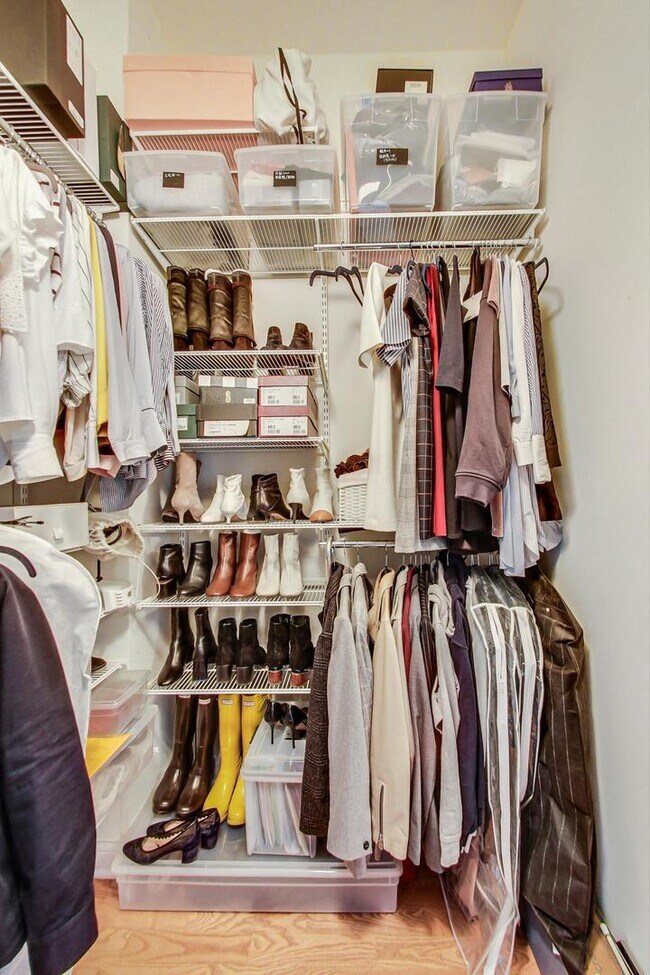 Building Photo - 230 W Division St