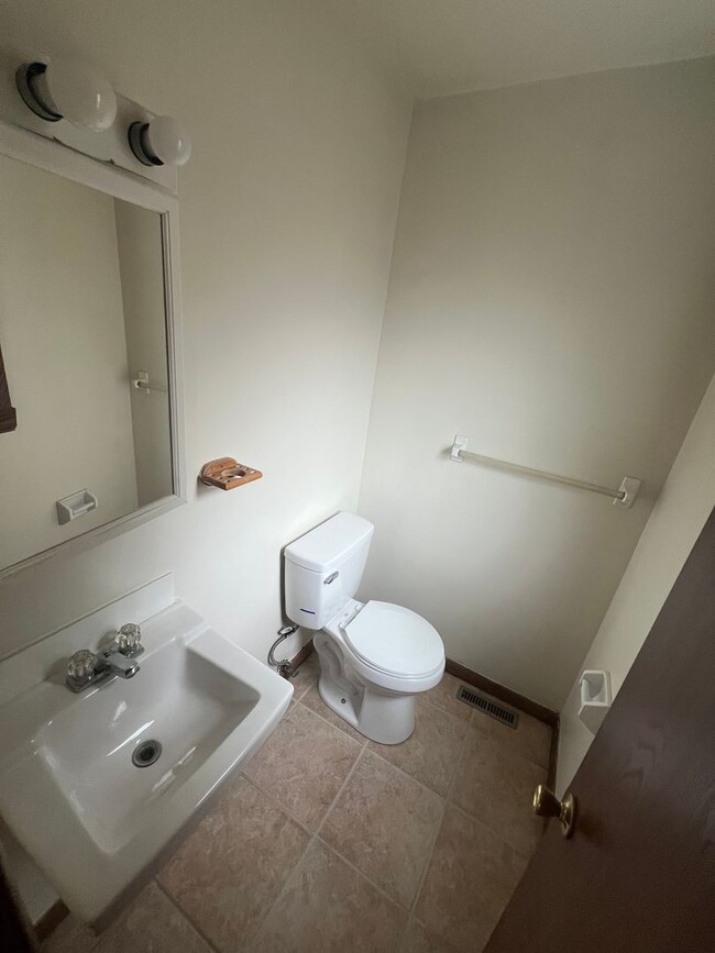 Building Photo - Millcreek 3 Bedroom House