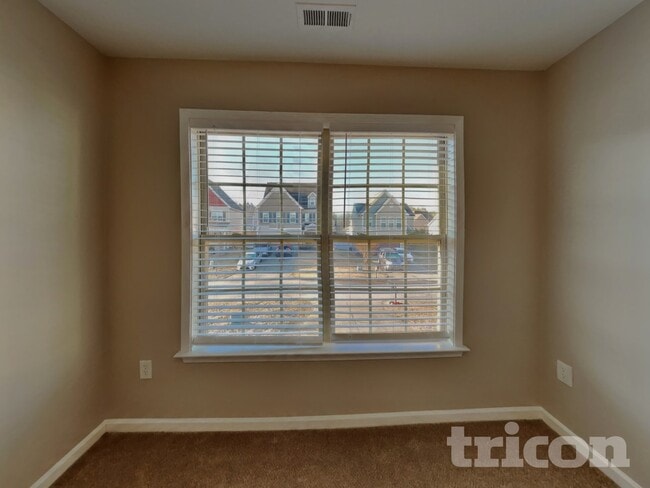 Building Photo - 45 Red Coat Dr