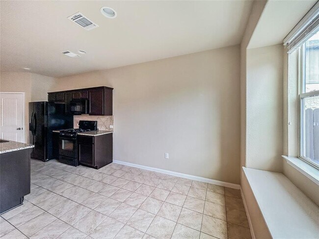 Building Photo - 2880 Donnell Dr