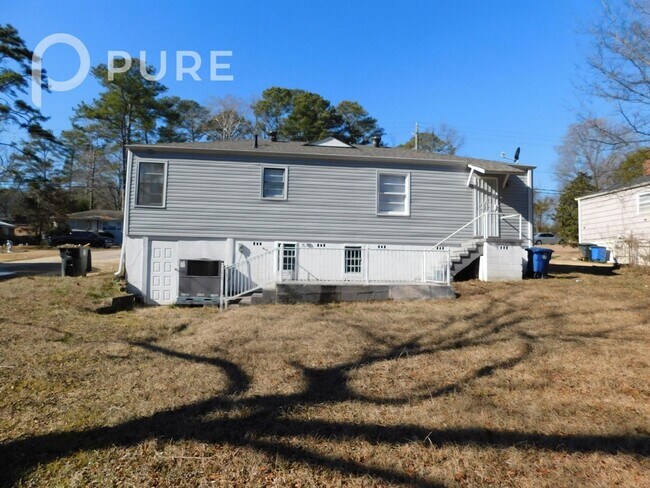 Building Photo - 909 5 Mile Rd