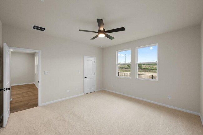 Building Photo - 254 Crater Lk Dr