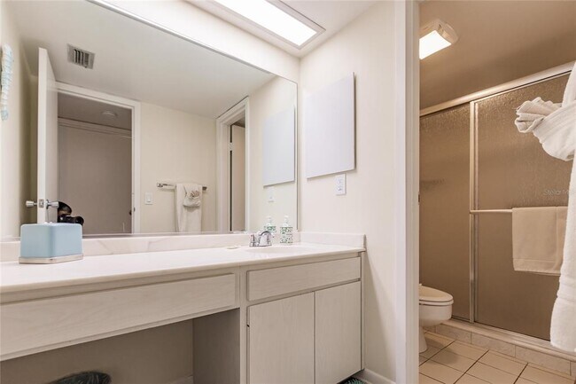 Building Photo - 1055 W Peppertree Dr