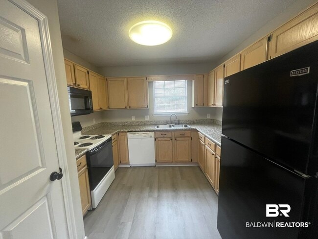 Building Photo - 706 Crystal Wells Ct N