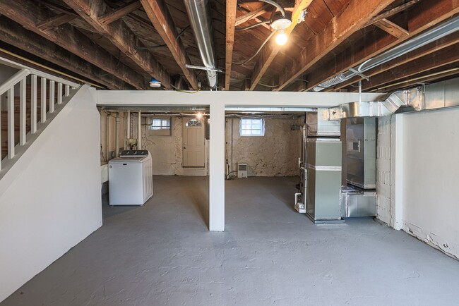 Building Photo - 5662 Kavon Ave