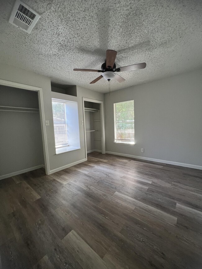 Building Photo - 2209 Bolivar St