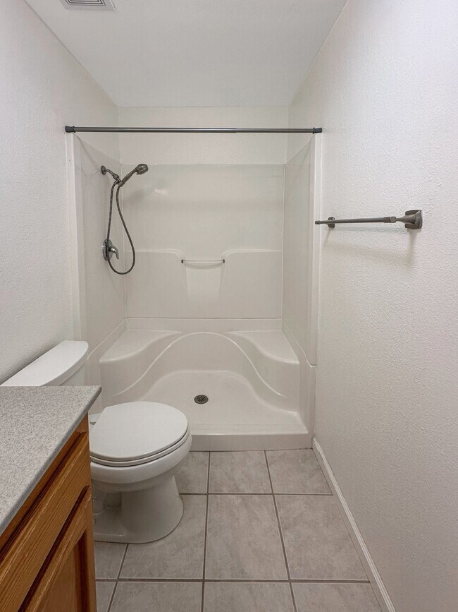 Building Photo - 1240 W Mariposa Ave