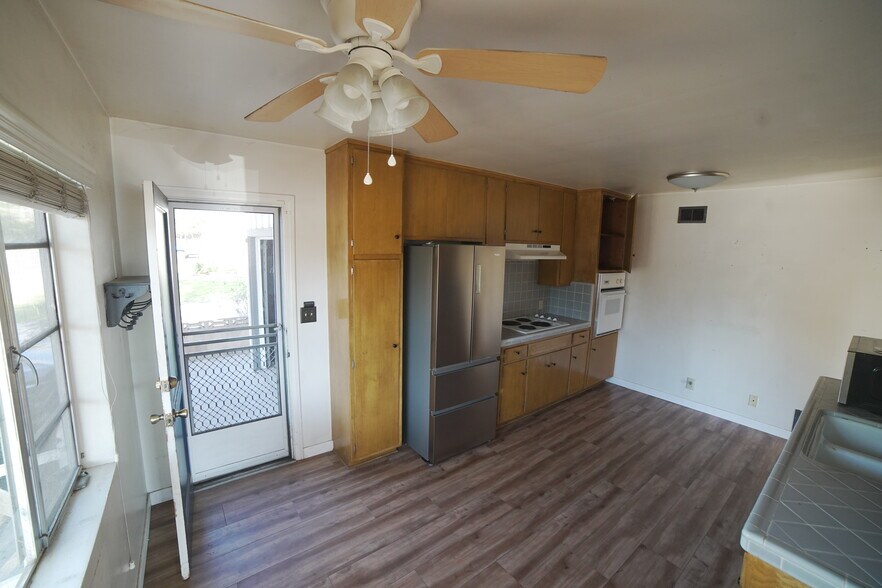 Building Photo - 1160 Chestnut St