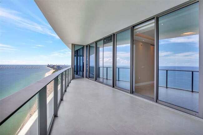 Building Photo - 15701 Collins Ave