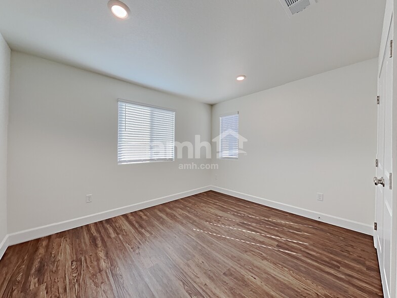 Building Photo - 331 Cape Seville Pl