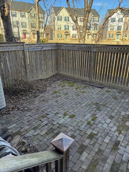 Building Photo - 9515 Duffer Way