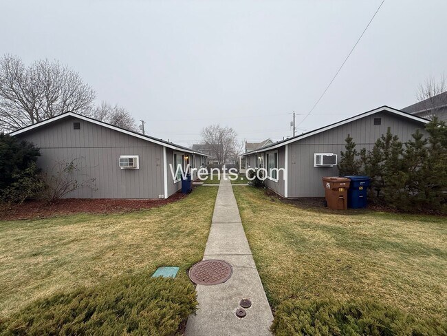 Building Photo - 28-30 E. Courtland