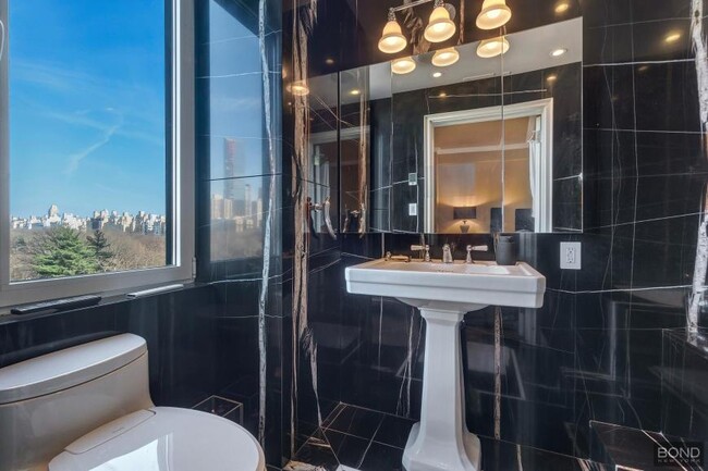 Building Photo - 2 bedroom in New York NY 10019