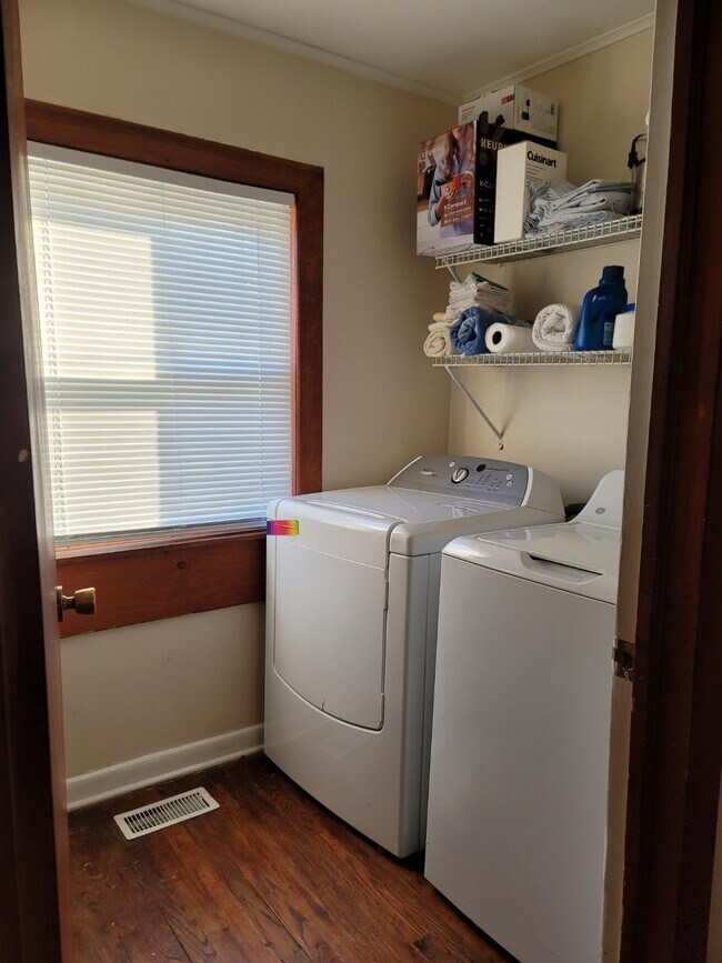washer dryer laundry room - 206 Kanawha Ave