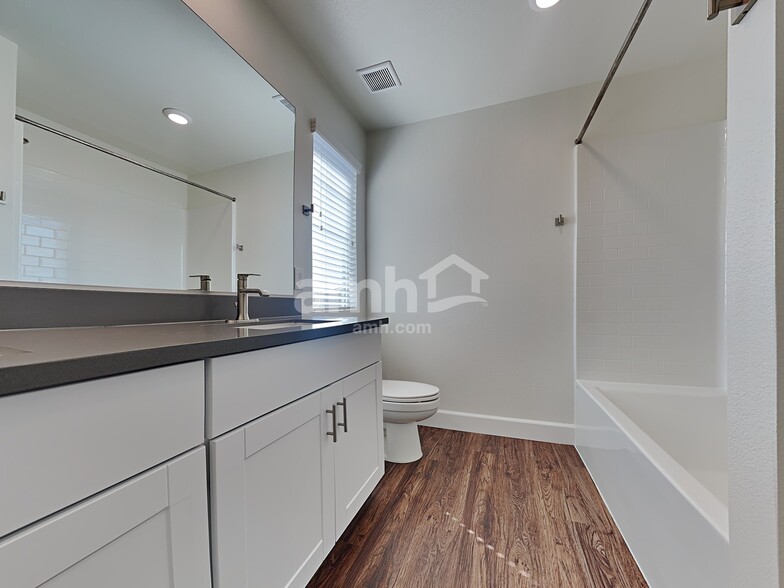 Building Photo - 1714 Macchia Ave