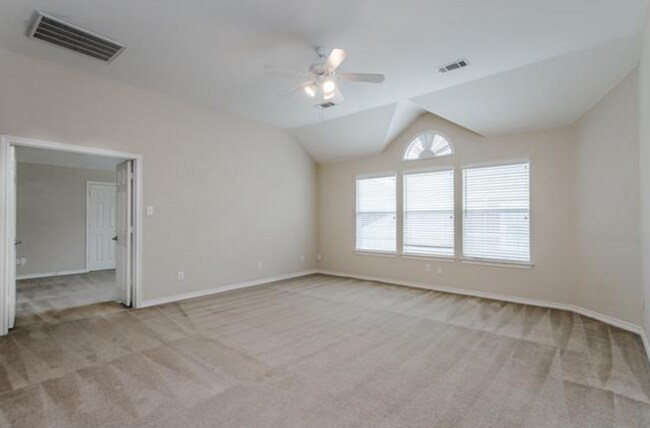 Building Photo - 107 Pinedale Dr