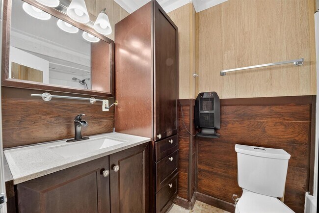 Building Photo - 424 Carpenter Ave