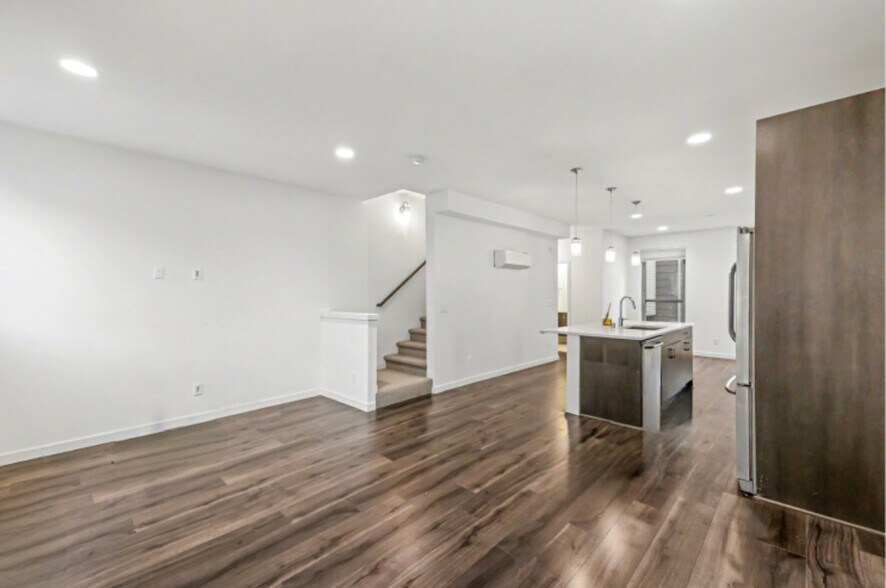 Building Photo - 2405 S Holgate St