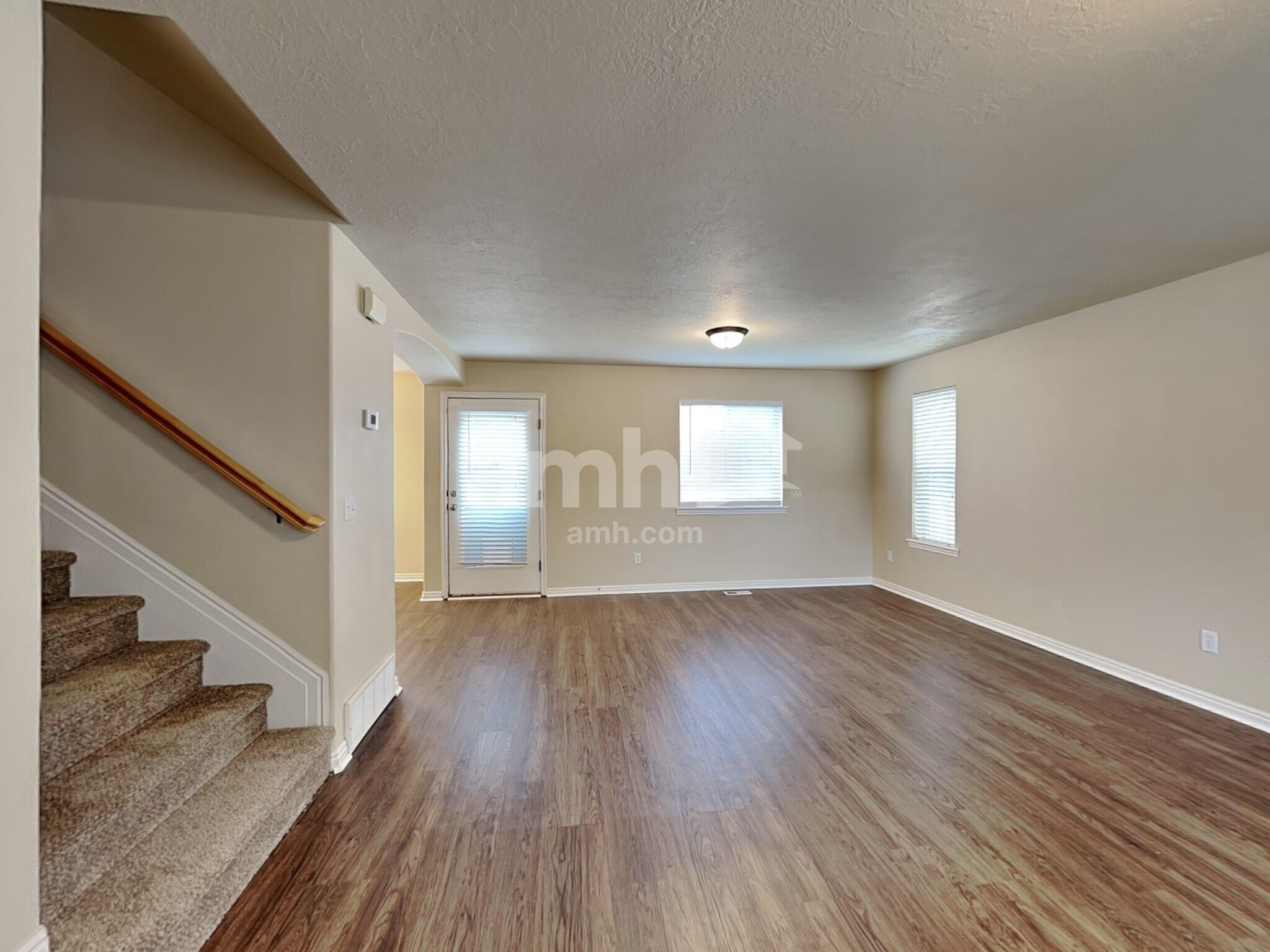 Building Photo - 10526 Doral Dr
