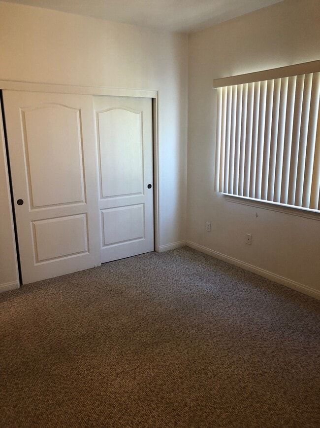 Building Photo - Adorable 3 bedroom Hesperia home!