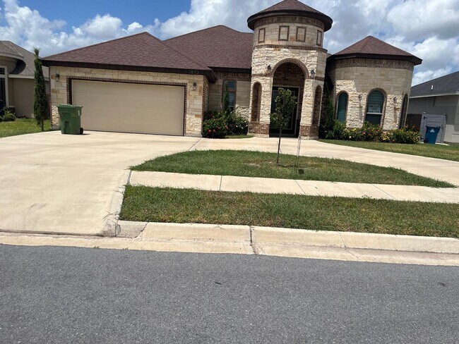 Building Photo - 3873 Tolosa St