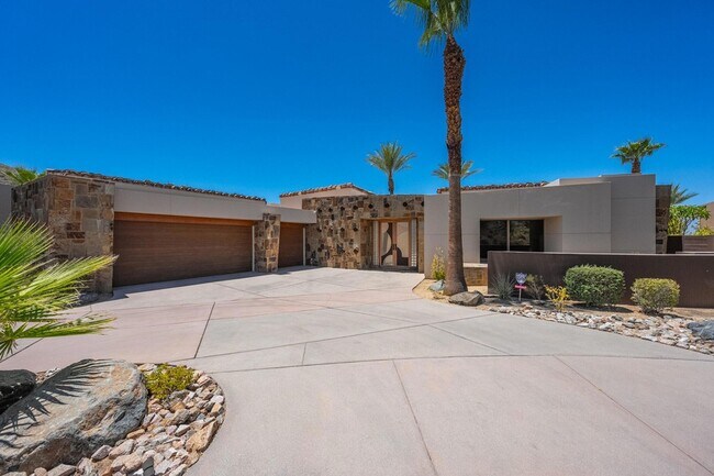 Building Photo - 9 Rockcrest