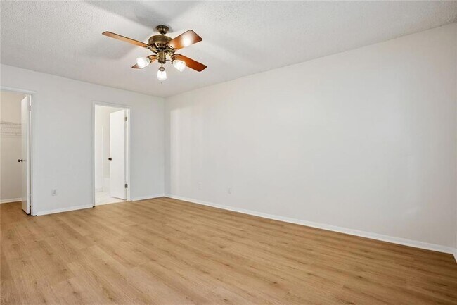 Building Photo - 2035 Powers Ferry Trce SE