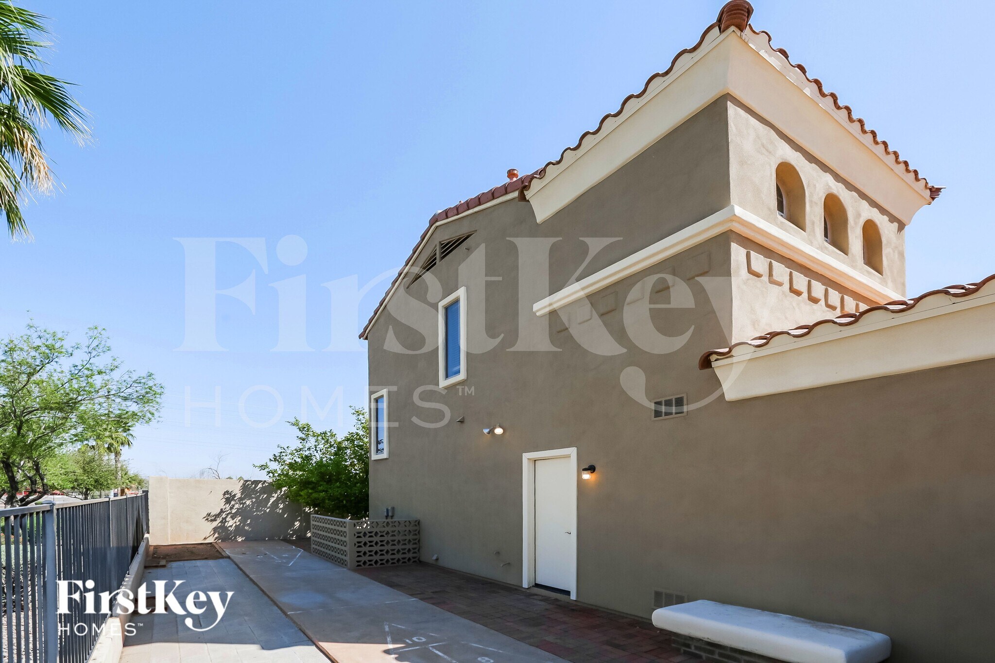 Building Photo - 7803 S 5th Dr