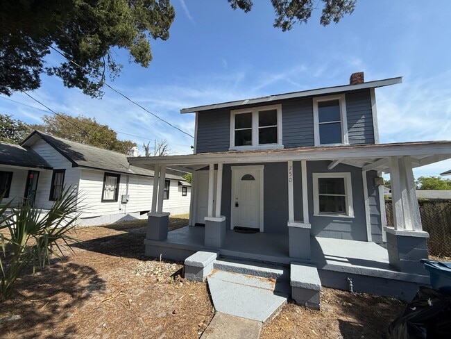 Building Photo - 750 Escambia St