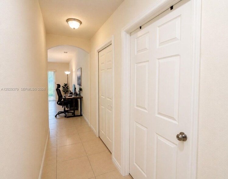 Building Photo - 3856 SW 48th Ave