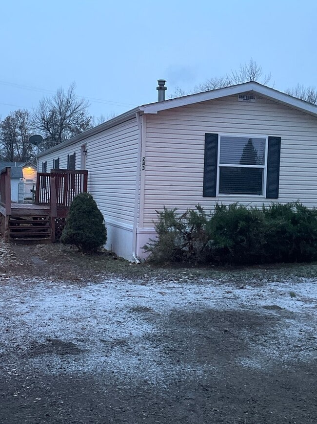 Building Photo - Wonderful 3 Bed 2 Bath In-Town