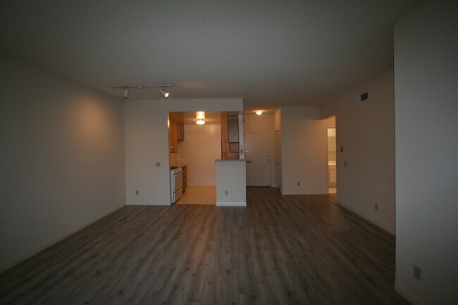 Building Photo - 3637 Clarington Ave