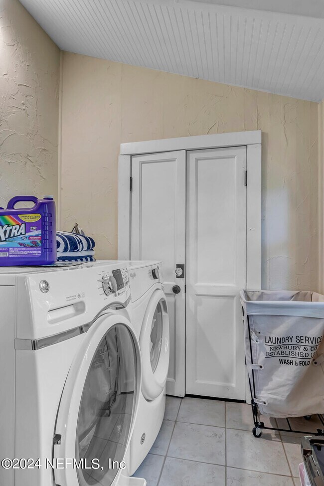 Building Photo - 68 Saragossa St