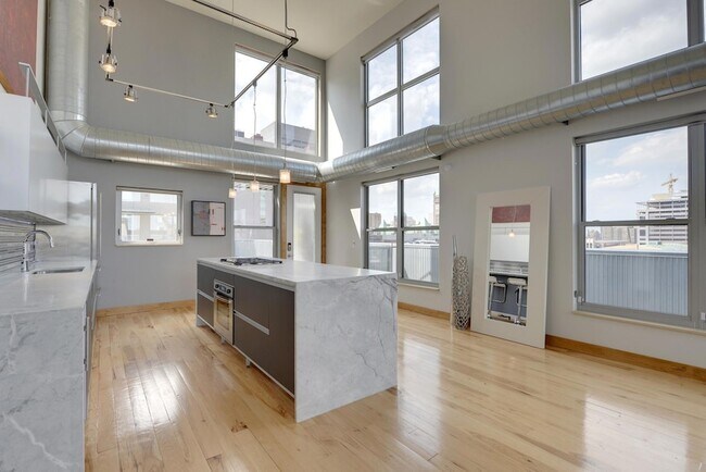 Building Photo - 521 S 7th St