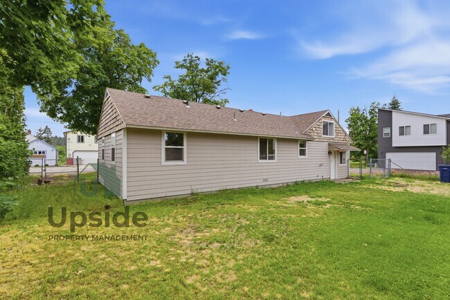 Building Photo - 8719 E Valleyway Ave
