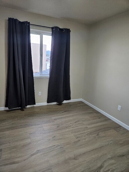 Building Photo - 173 S 47th St